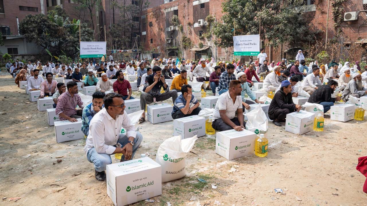 জাতীয় শিশু হাসপাতালের ২৫০ কর্মচারীর মাঝে ফুড প্যাক বিতরণ করা হয়েছে