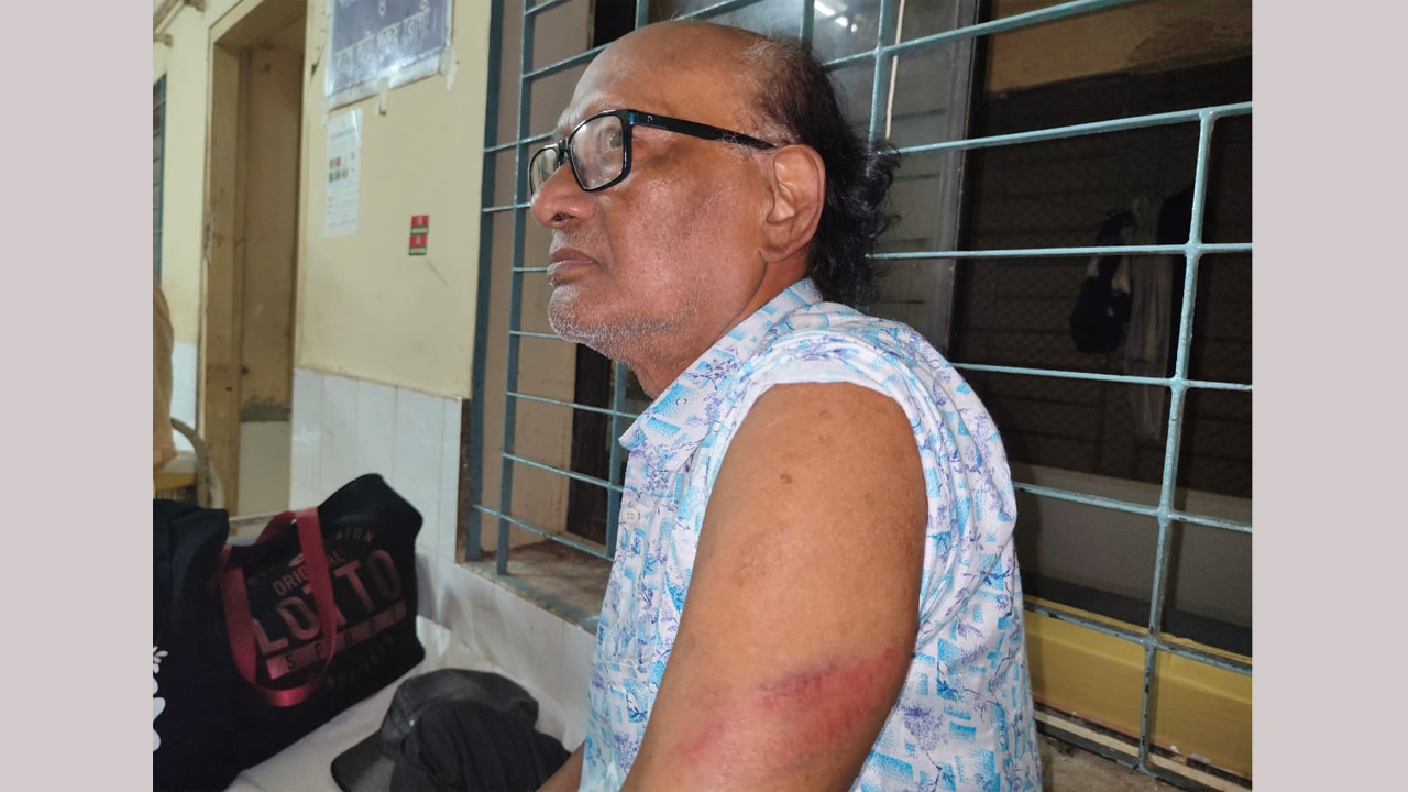 হামলায় আহত প্রেসক্লাবের প্রতিষ্ঠাতা সভাপতি বীর মুক্তিযোদ্ধা গোকুল রায়