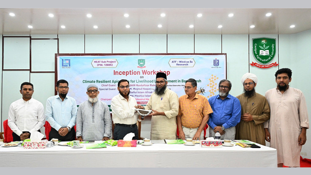 গাকৃবিতে জলবায়ু সহনশীল মৌপালন কর্মশালা