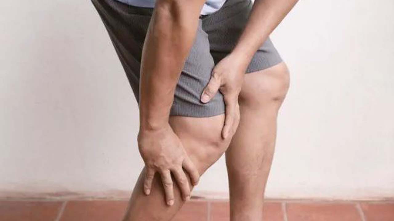 পা থেকে লক্ষণ দেখা দেয়া শুরু হয়