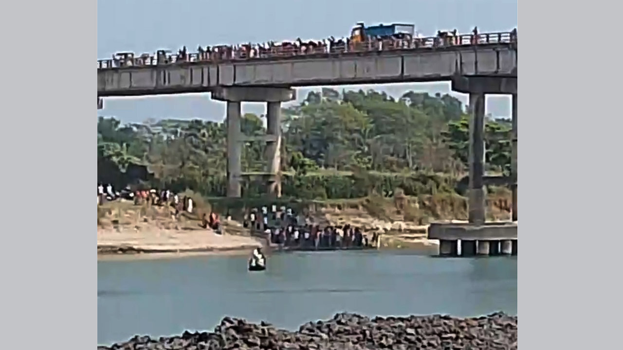 গফরগাঁওয়ে ব্রহ্মপুত্র নদ থেকে কলেজ ছাত্রের গলাকাটা লাশ উদ্ধার