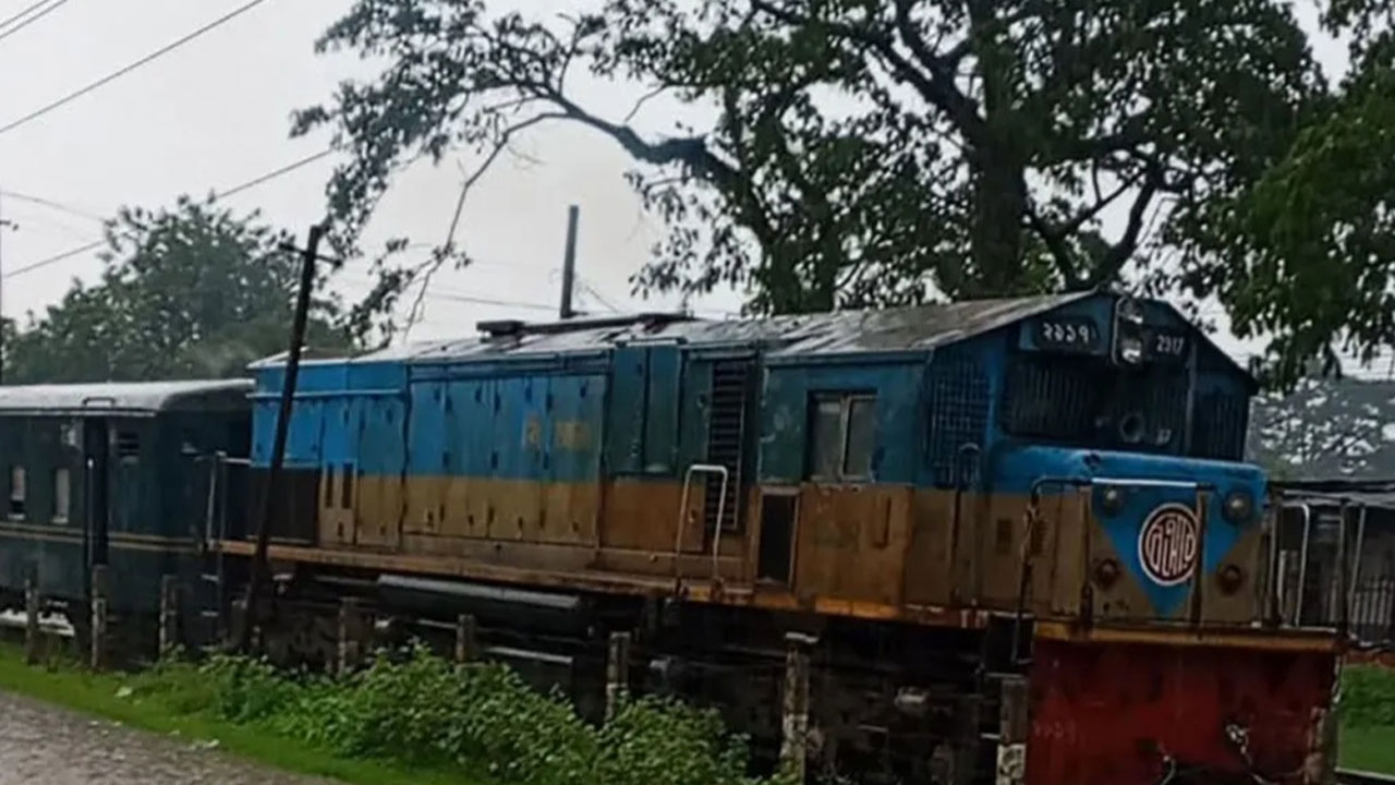 ঢাকাগামী জামালপুর কমিউটার ট্রেন