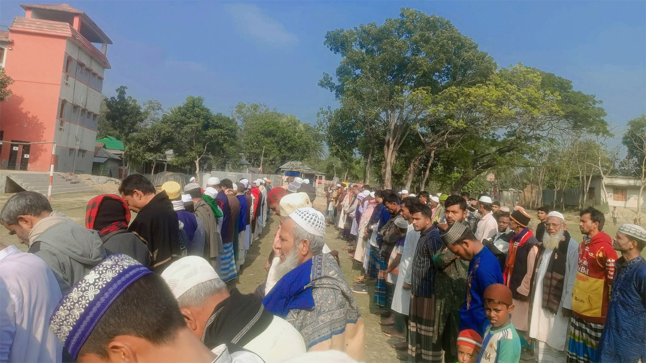 গফরগাঁওয়ে খালেদা জিয়ার গায়েবানা জানাজায় অংশ নেন ধর্মপ্রাণ মুসল্লিরা