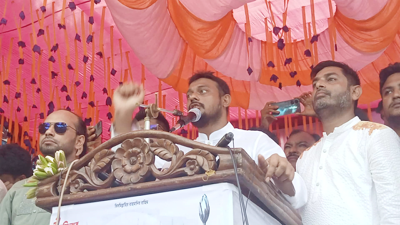 বক্তব্য রাখছেন নাসীরুদ্দীন পাটওয়ারী