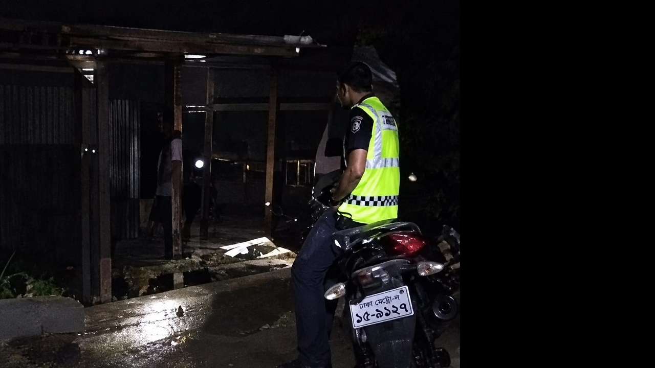 গোয়াইনঘাটে পুলিশের টহল গাড়িতে ইটপাটকেল নিক্ষেপ