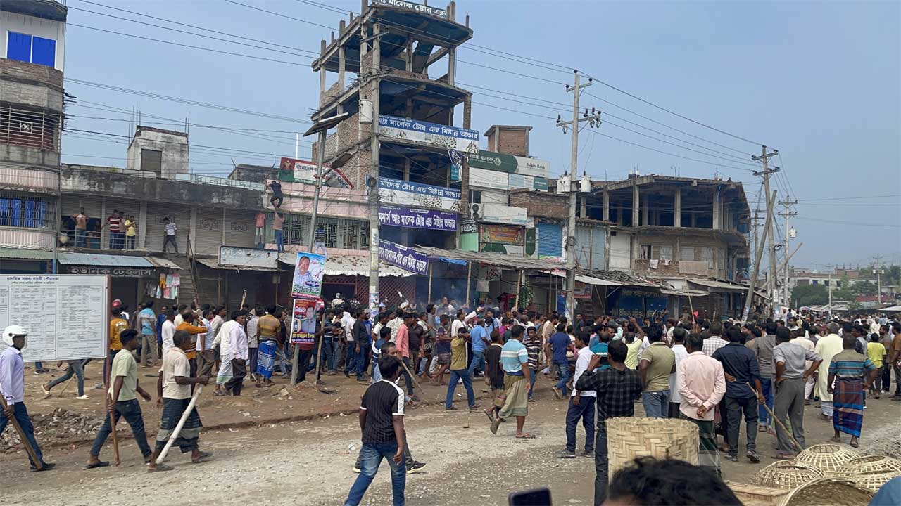 মনোনয়ন নিয়ে দ্বন্দ্বে গাংনীতে সংঘর্ষে লিপ্ত হয় বিএনপির দুই গ্রুপ