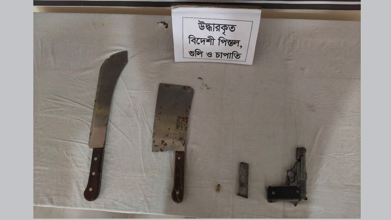 গাজীপুরে র‌্যাবের অভিযানে বিদেশী পিস্তল, গুলি ও চাপাতি উদ্ধার