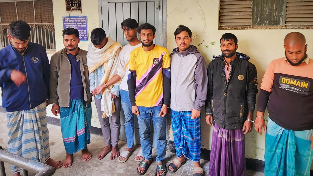 পুলিশের ওপর হামলা ও ভাঙচুরের ঘটনায় আটক আসামিরা