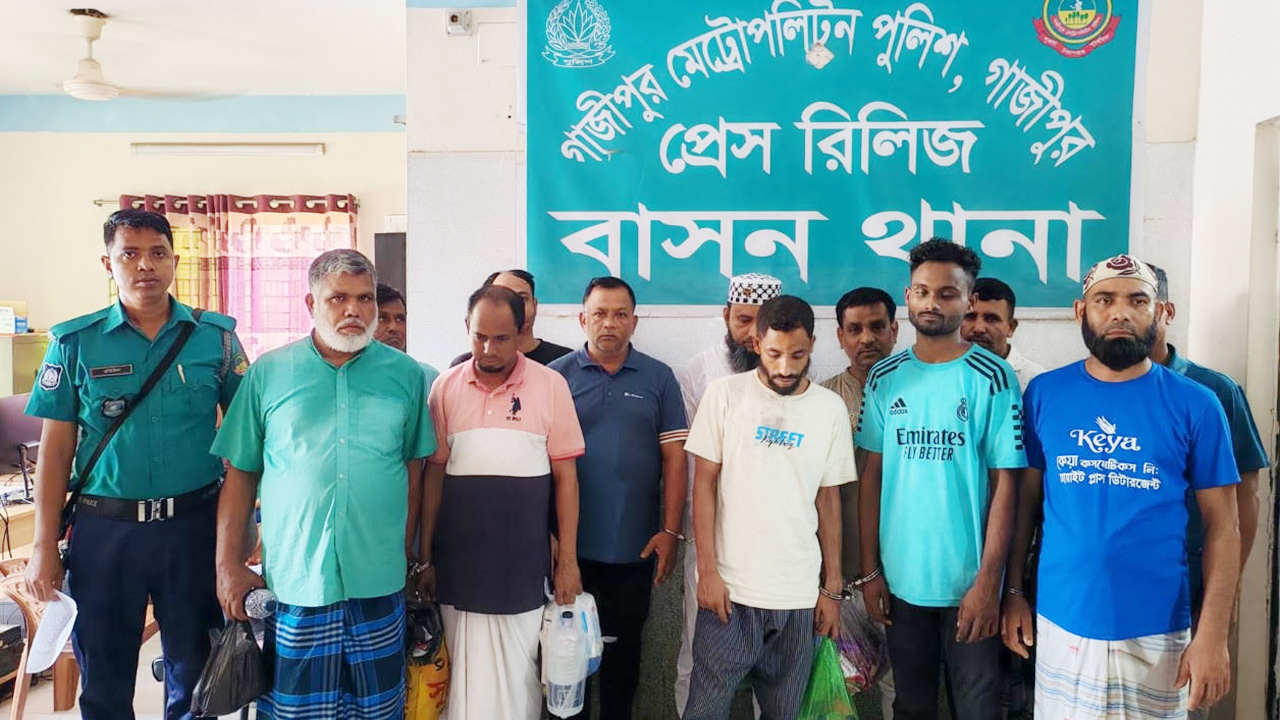 গ্রেফতারদের একাংশ