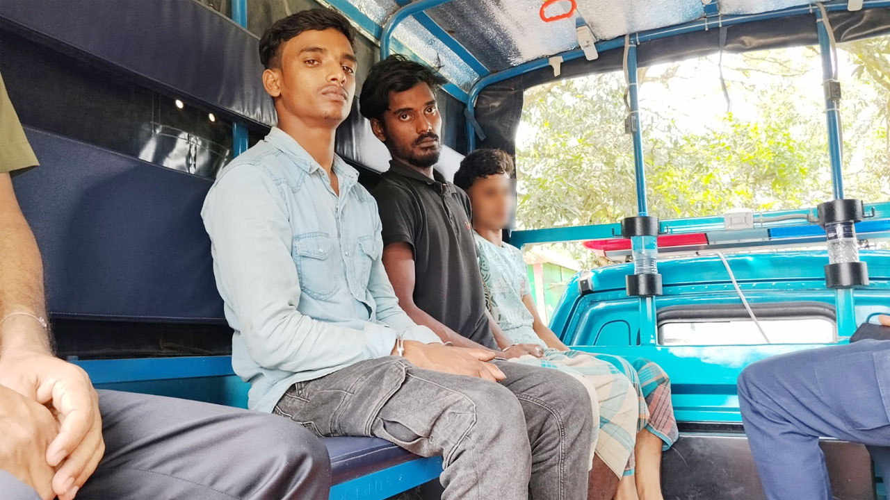 মরা ছাগলের গোশত বিক্রির অপরাধে কারাদণ্ডপ্রাপ্ত দু’জন