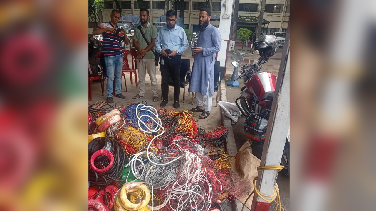 কেবল কারখানায় অভিযান
