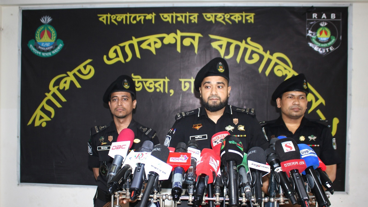 টঙ্গীতে ট্রাভেল ব্যাগে পলিথিনে মোড়ানো ৮ টুকরো লাশের রহস্য উন্মোচন করেছে র‌্যাব