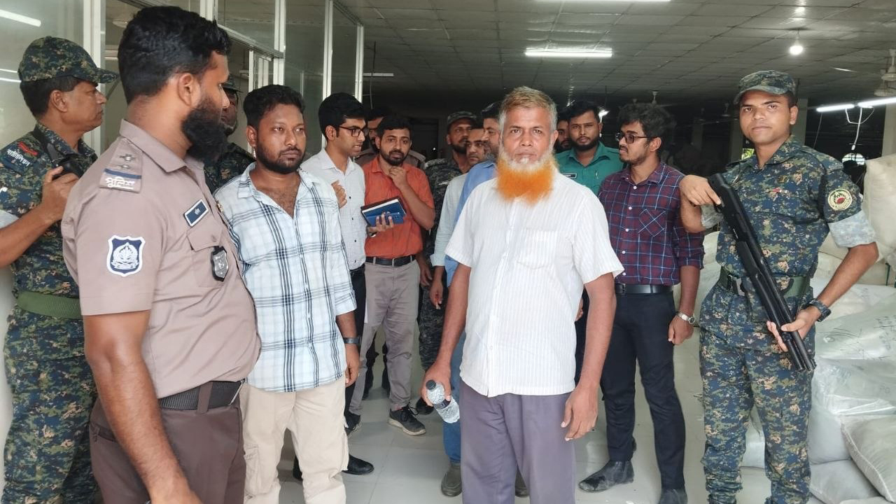 সোয়েটার লাইন বিডি লিমিটেডের কারখানায় তিতাস গ্যাসের অভিযান
