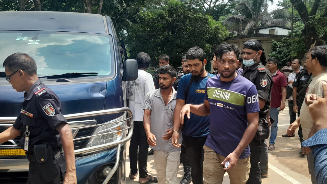 গ্রেফতারকৃতদের কয়েকজন