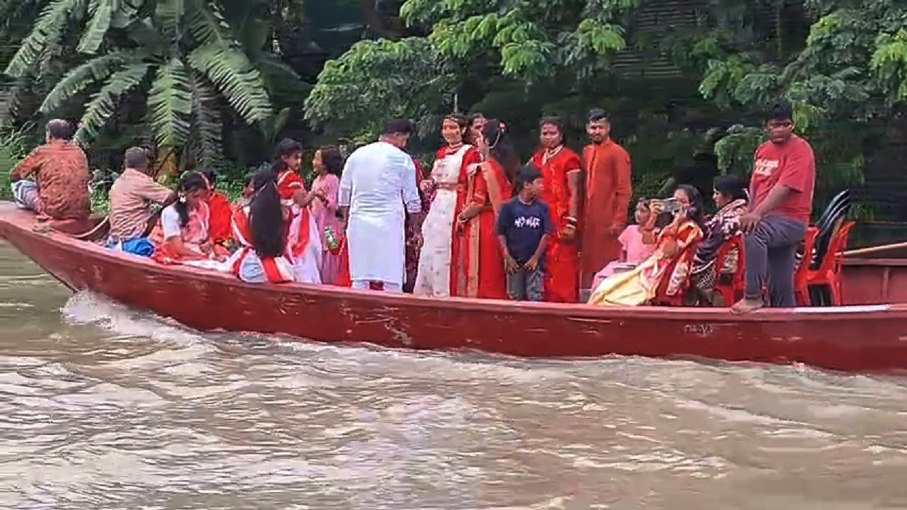 গাজীপুরের তুরাগে প্রতিমা বিসর্জনের সময় নৌকা ডুবে ২ শিশু নিখোঁজ