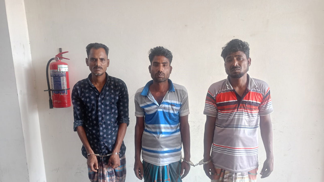 গ্রেফতার তিন আসামি