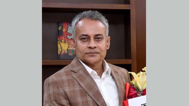 সড়ক প‌রিবহন ও সেতুমন্ত্রী শেখ র‌বিউল আলম