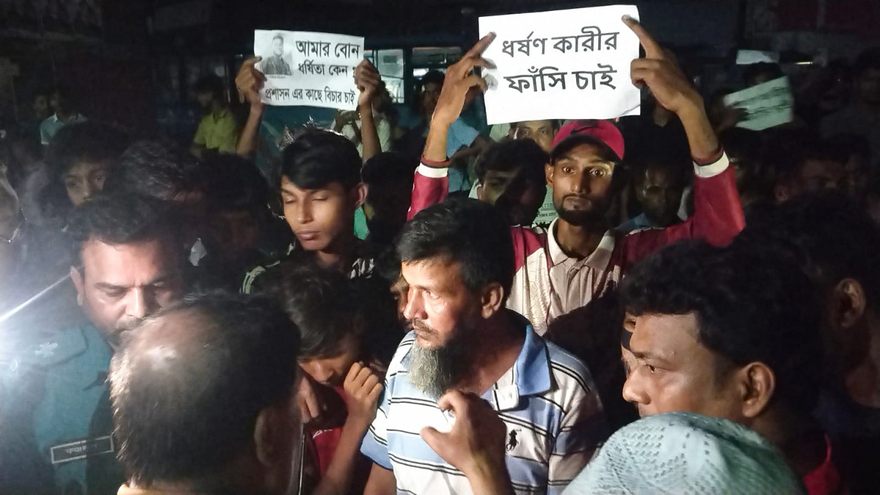 টঙ্গীতে মাদরাসা ছাত্রীকে ধর্ষণ চেষ্টার অভিযোগে সড়ক অবরোধ