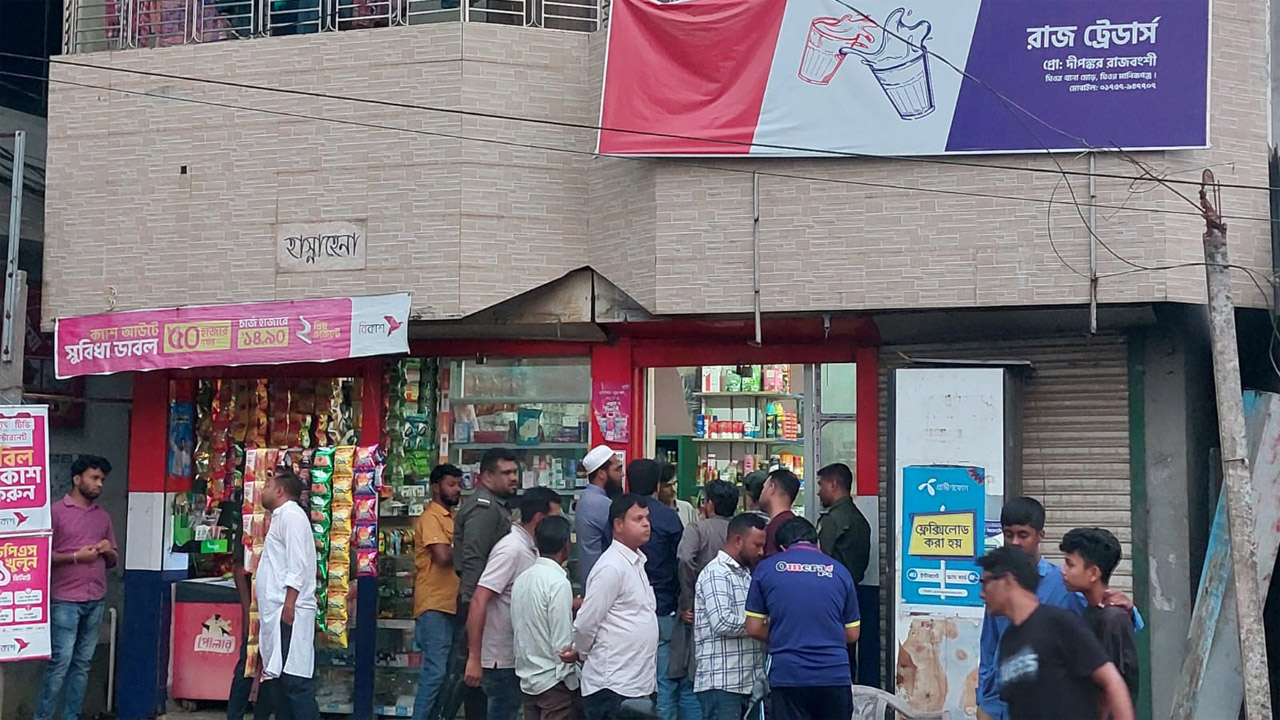 ঘিওরে অতিরিক্ত দামে জ্বালানি তেল বিক্রি, ব্যবসায়ীকে জরিমানা