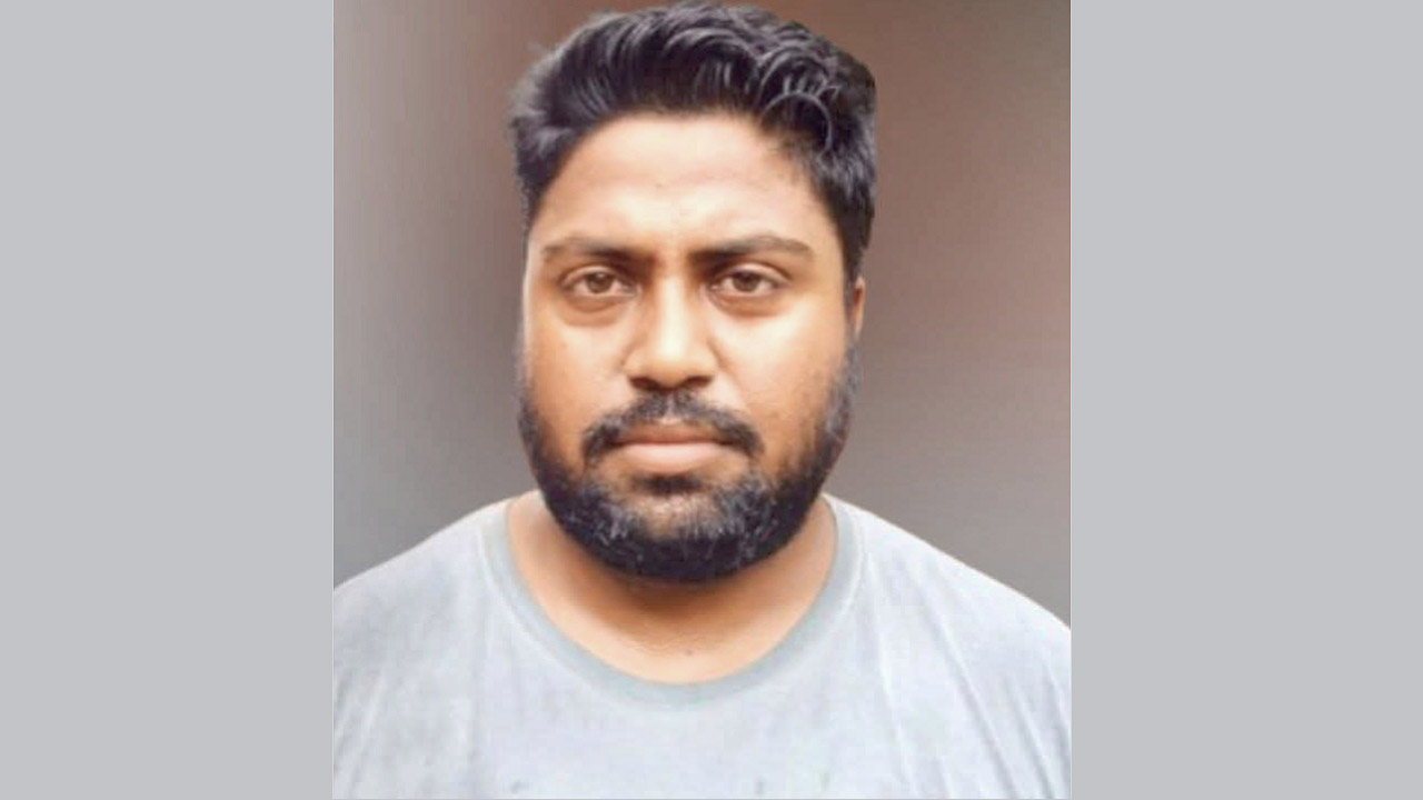 গ্রেফতার মো: তৌহিদুল ইসলাম ওরফে বাবু (৩৫)