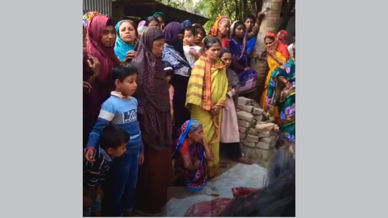 ঘিওরে চুল কেটে বিষ খাইয়ে স্ত্রীকে হত্যার অভিযোগে আটক ২