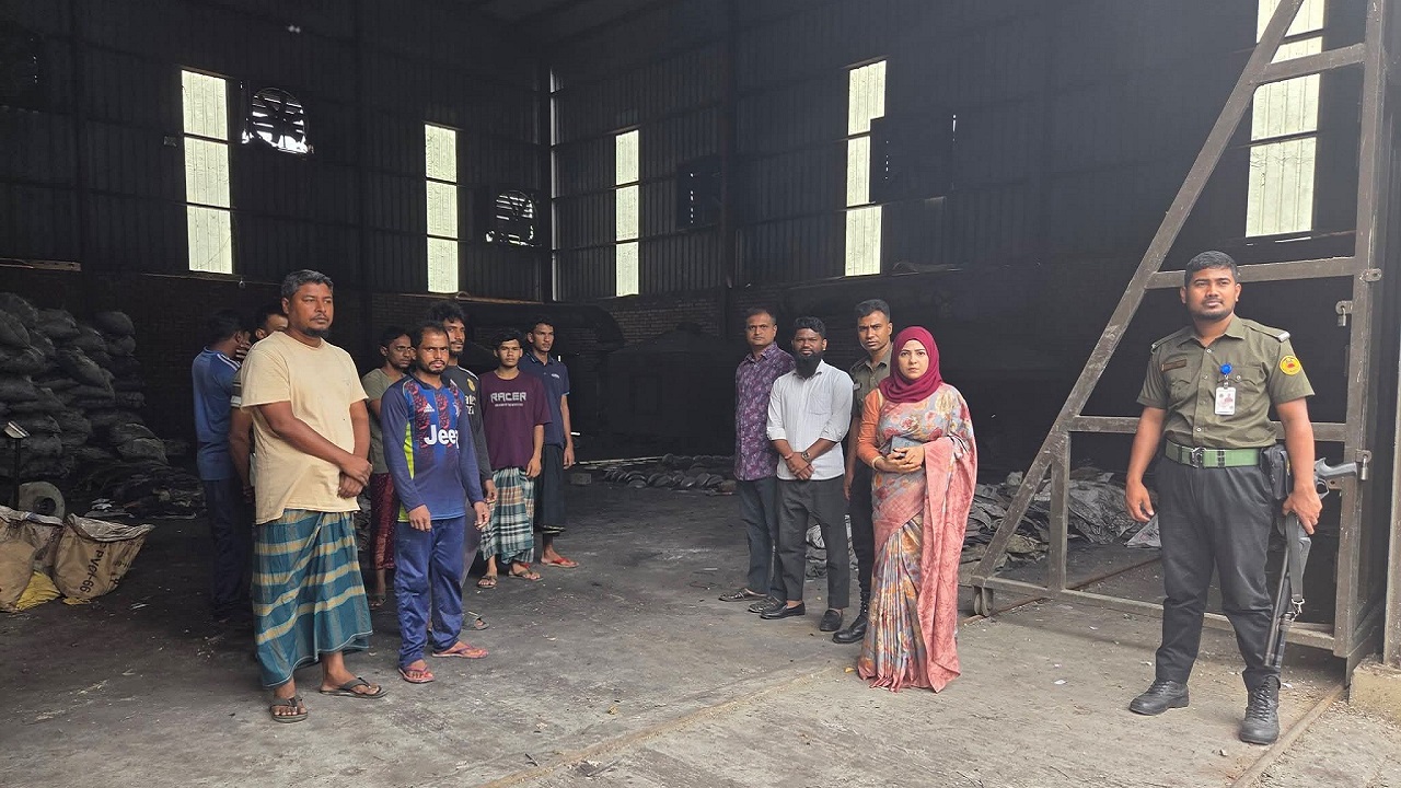 ঘিওরে অবৈধ ব্যাটারি কারখানায় অভিযান, দেড় লাখ টাকা জরিমানা