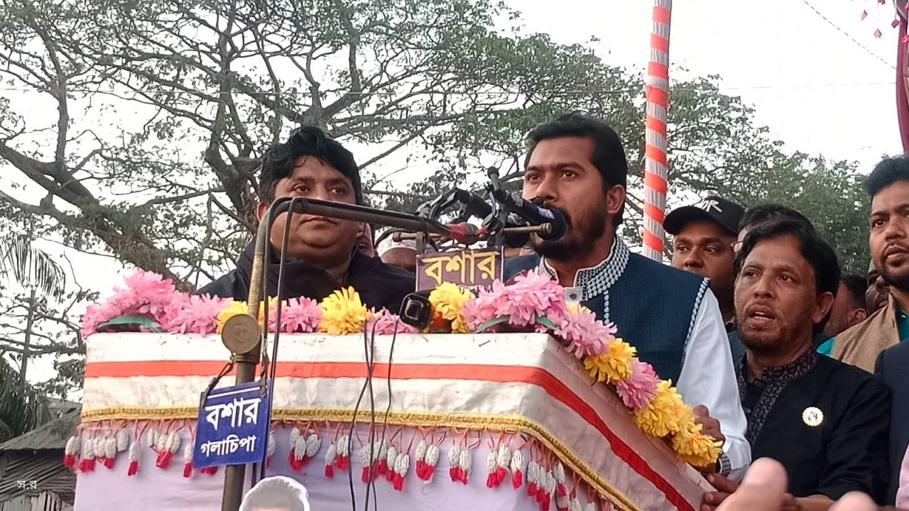 গলাচিপা মডেল সরকারি মাধ্যমিক বিদ্যালয় খেলার মাঠে নুরুল হক নুর