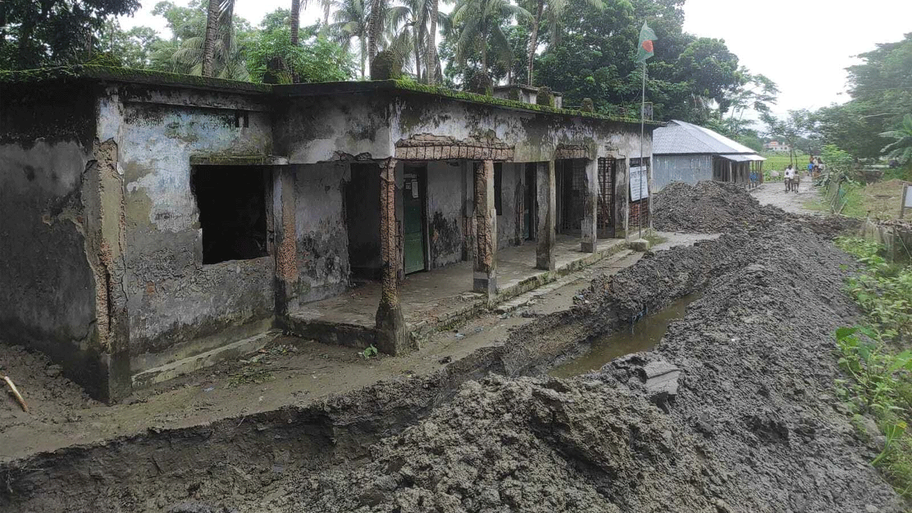 স্কুলের মাঠ