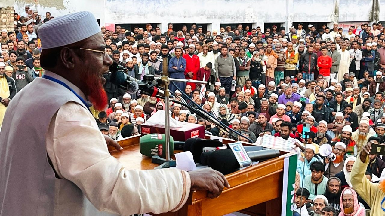বক্তব্য রাখছেন মিয়া গোলাম পরওয়ার
