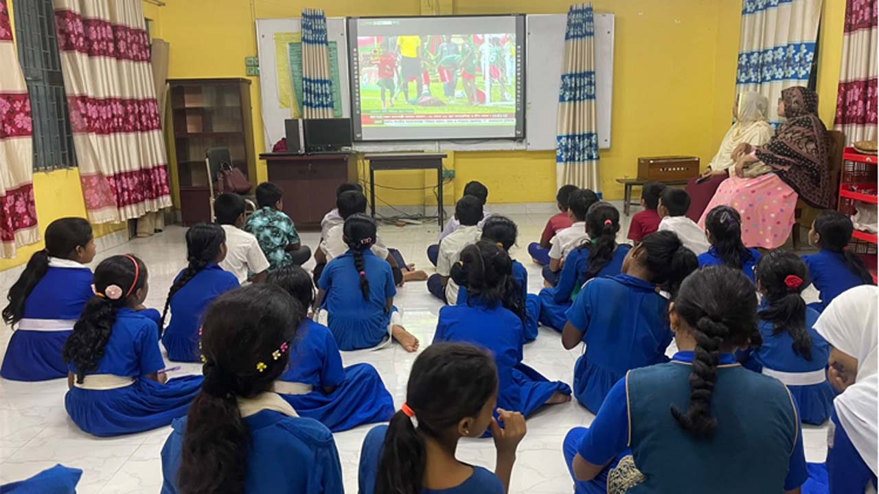 কসবা সরকারি প্রাথমিক বিদ্যালয়ে দেখানো হয় গোল্ডকাপ ফাইনাল