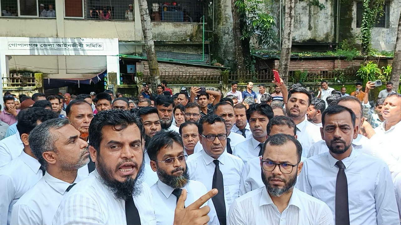 আইনজীবীদের বিক্ষোভ