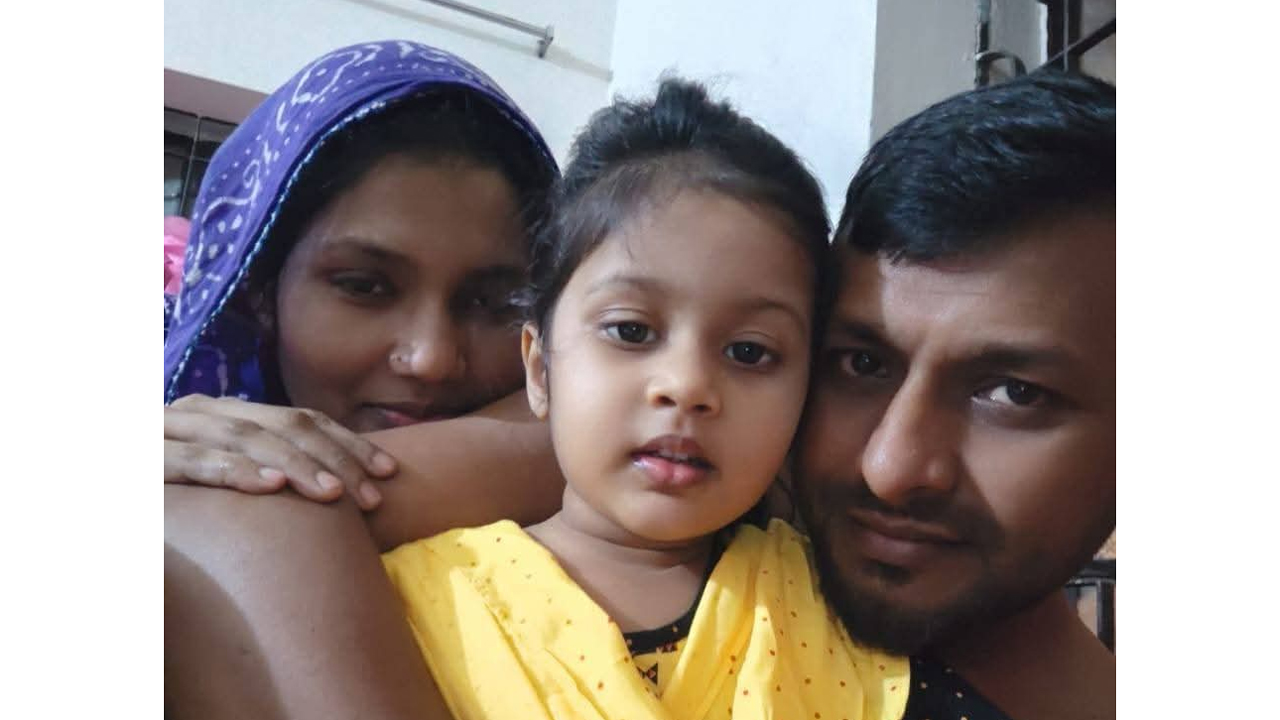 গৌরনদীতে বাসের ধাক্কায় একই পরিবারের তিনজন নিহত হওয়ায় এই ছবি এখন কেবলই স্মৃতি