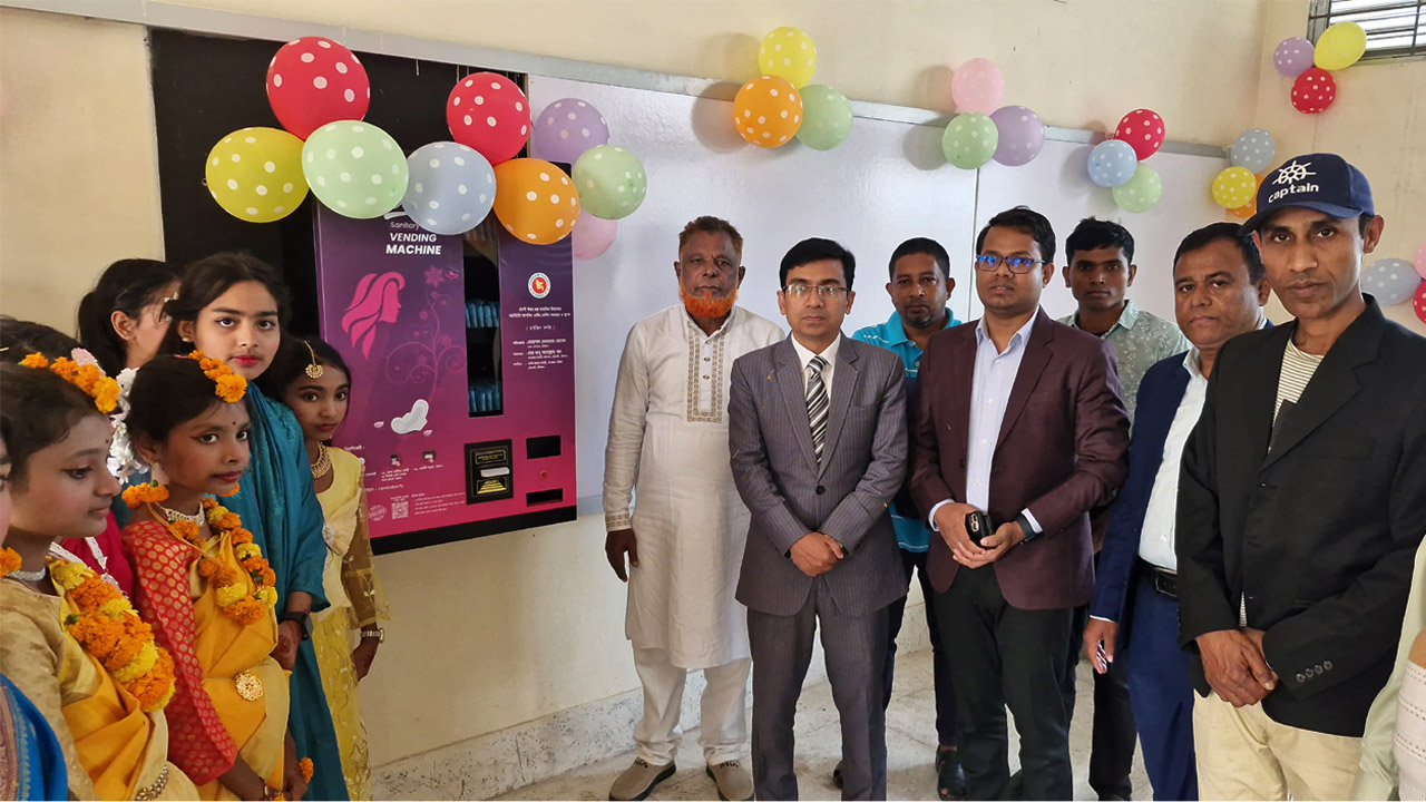 গৌরনদীতে নবীন বরণ ও হাইজিন কর্নার উদ্বোধন