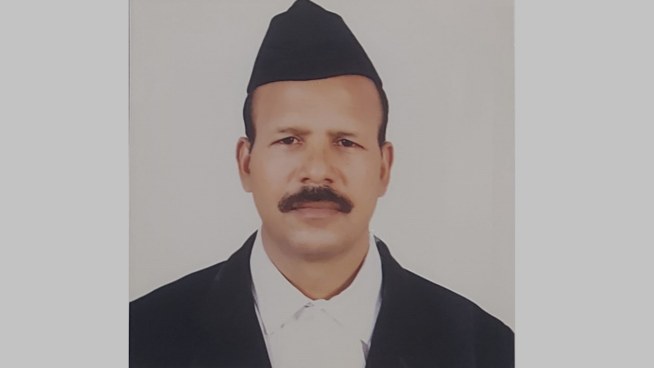 স্বতন্ত্র প্রার্থী হিসেবে হিন্দু মহাজোটের গোবিন্দ চন্দ্র প্রামাণিকের মনোনয়ন পত্র সংগ্রহ