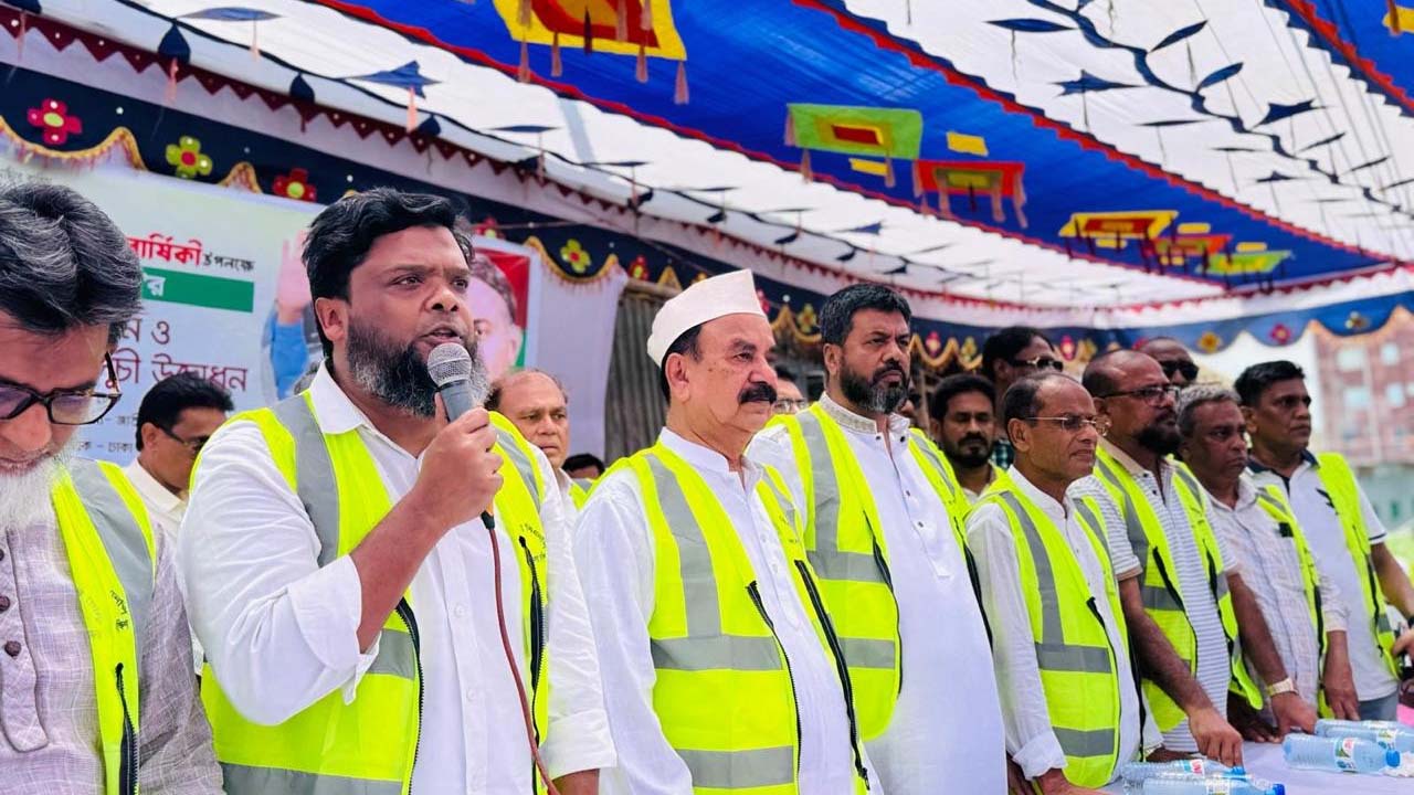 ঢাকা মহানগর দক্ষিণ বিএনপির সপ্তাহব্যাপী বৃক্ষরোপণ ও পরিষ্কার-পরিচ্ছন্নতা কর্মসূচির উদ্বোধন অনুষ্ঠানে গয়েশ্বর