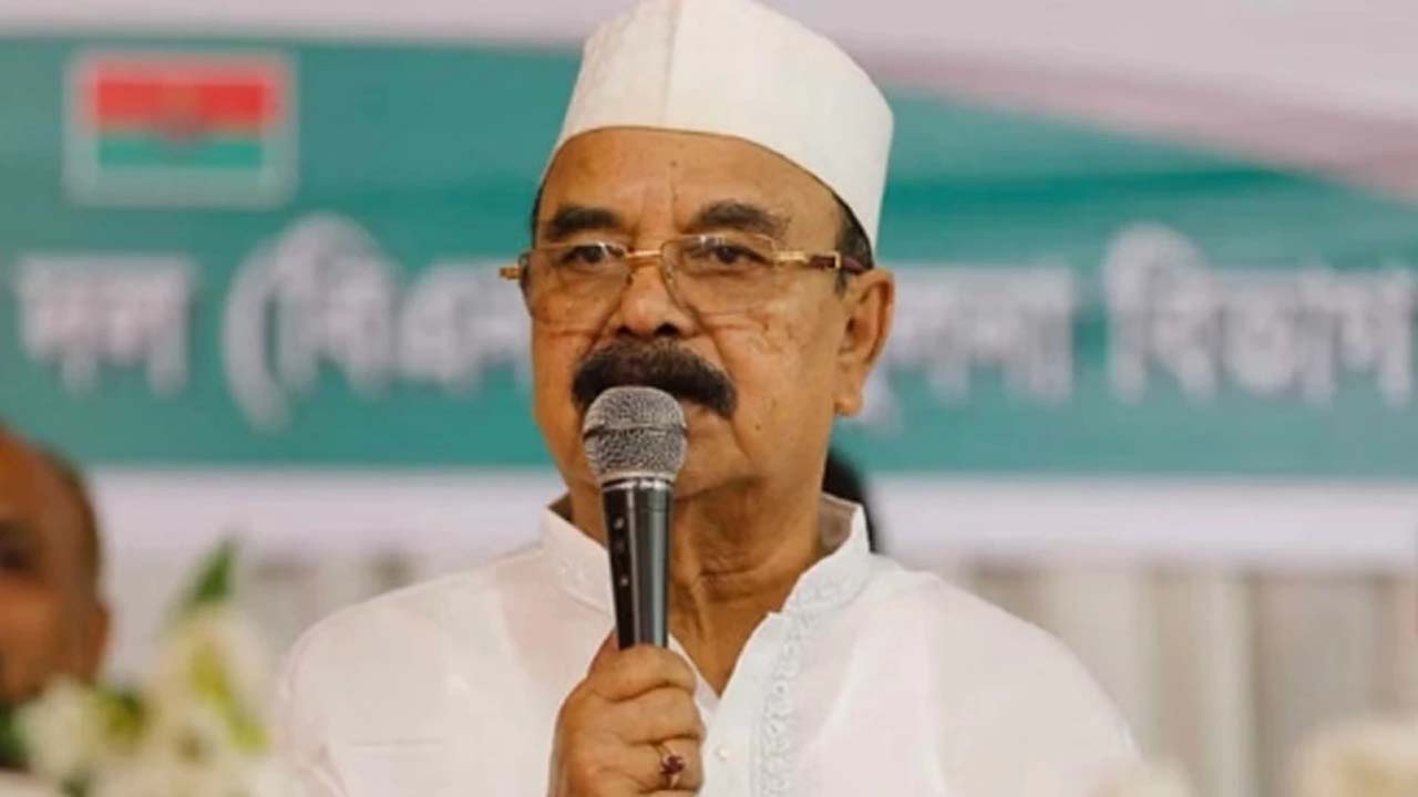 ঢাকার কেরানীগঞ্জ উপজেলা পরিষদ সভা কক্ষে এক মতবিনিময় সভায় কথা বলেন গয়েশ্বর চন্দ্র রায়