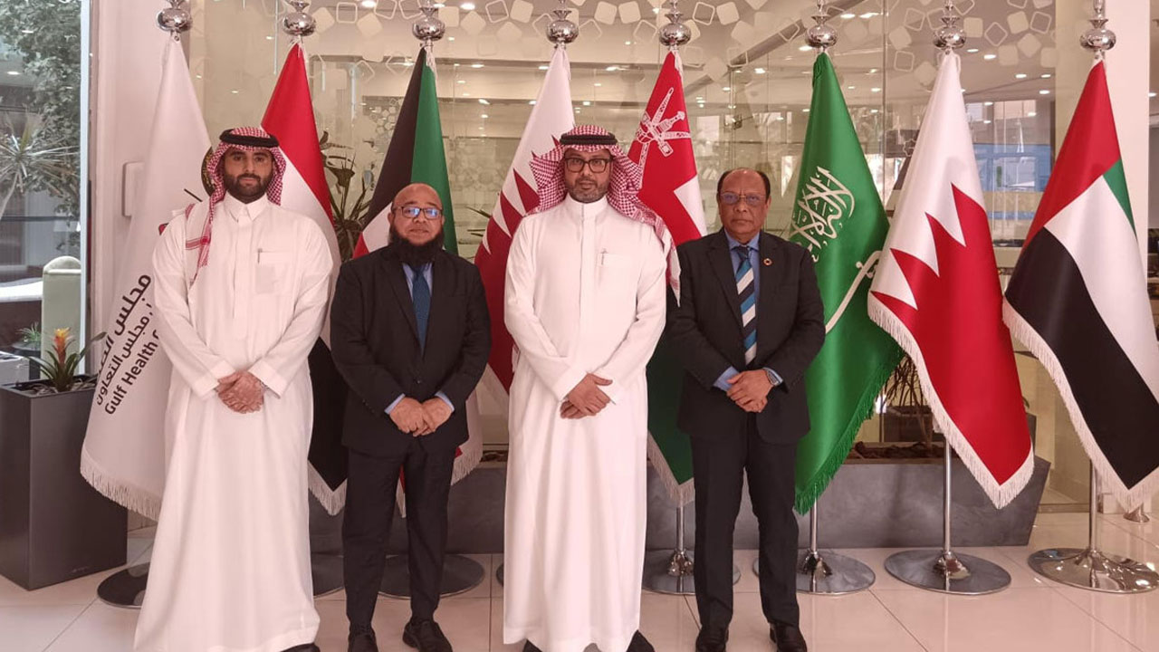 গালফ হেলথ কাউন্সিলের মহাপরিচালকের সাথে প্রবাসীকল্যাণ সচিবের বৈঠক অনুষ্ঠিত হয়েছে