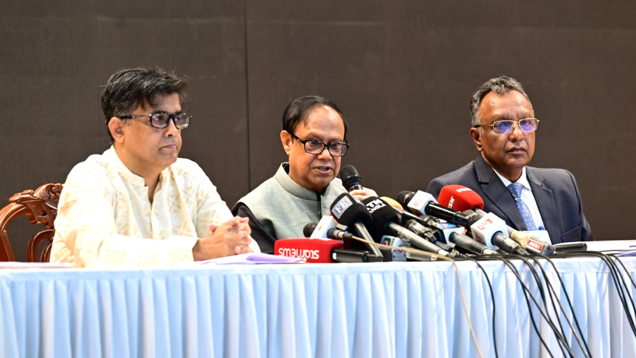 ফরেন সার্ভিস একাডেমিতে ব্রিফিং করেন বাংলাদেশ ব্যাংকের গভর্নর আহসান এইচ মনসুর