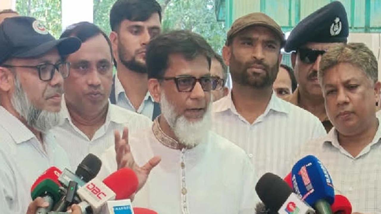 বক্তব্য দেন সড়ক পরিবহন ও রেলপথ প্রতিমন্ত্রী হাবিবুর রশিদ