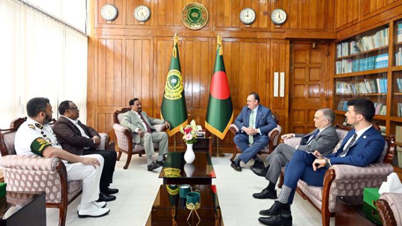 স্পিকার হাফিজ উদ্দিন আহমদের সাথে মার্কিন রাষ্ট্রদূত ব্রেন্ট টি ক্রিস্টেনসেনের সাক্ষাৎ