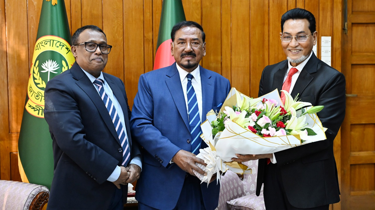 হাফিজ উদ্দিন আহমদ, বীর বিক্রমকে ফুলেল শুভেচ্ছা