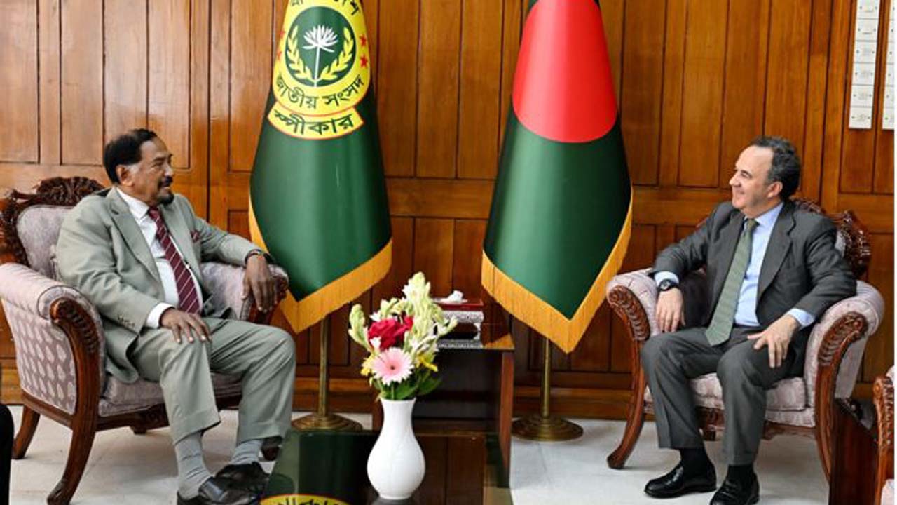 জাতীয় সংসদের স্পিকার হাফিজ উদ্দিন আহমদের সাথে সাক্ষাৎ করেছেন স্পেনের রাষ্ট্রদূত গ্যাব্রিয়েল সিস্তিয়াগা