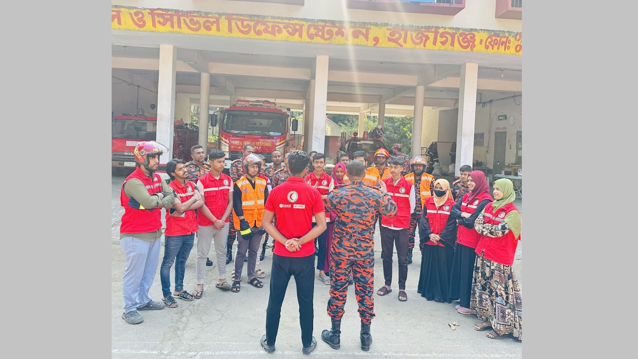 হাজীগঞ্জে ভূমিকম্প মোকাবিলায় ফায়ার সার্ভিসের প্রস্তুতি মহড়া