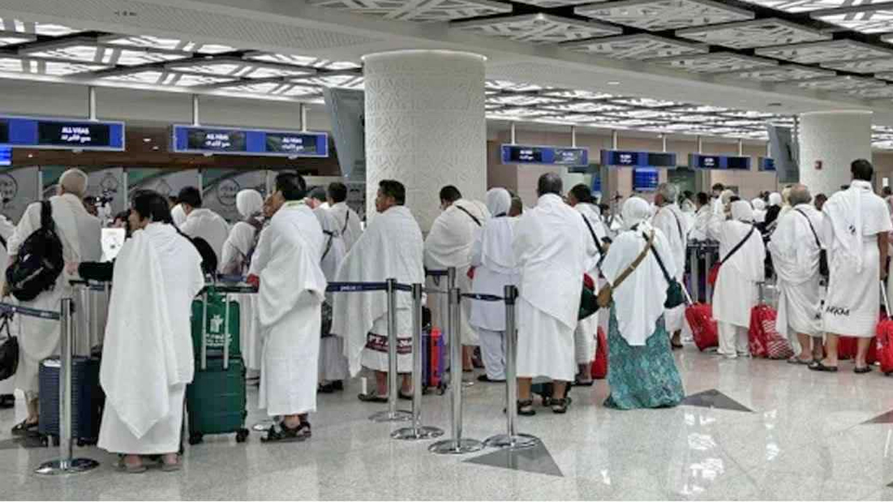 ১২৪ ফ্লাইটে সৌদি পৌঁছেছেন হাজীরা