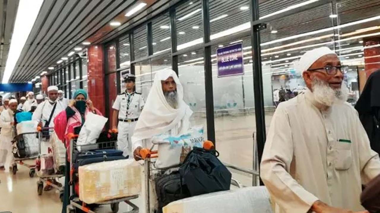 দেশে ফিরছেন বাংলাদেশী হাজীরা