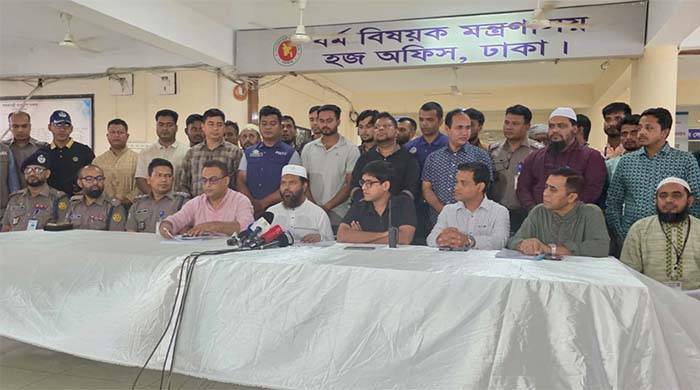 হজক্যাম্প থেকে টাকা চুরির ঘটনায় প্রেস ব্রিফিং