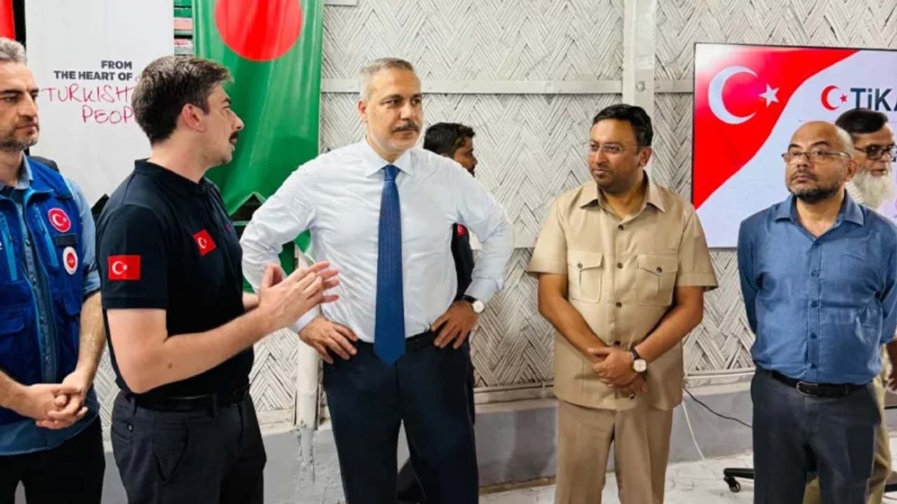রোহিঙ্গা ক্যাম্প পরিদর্শন করলেন তুরস্কের পররাষ্ট্রমন্ত্রী হাকান ফিদান