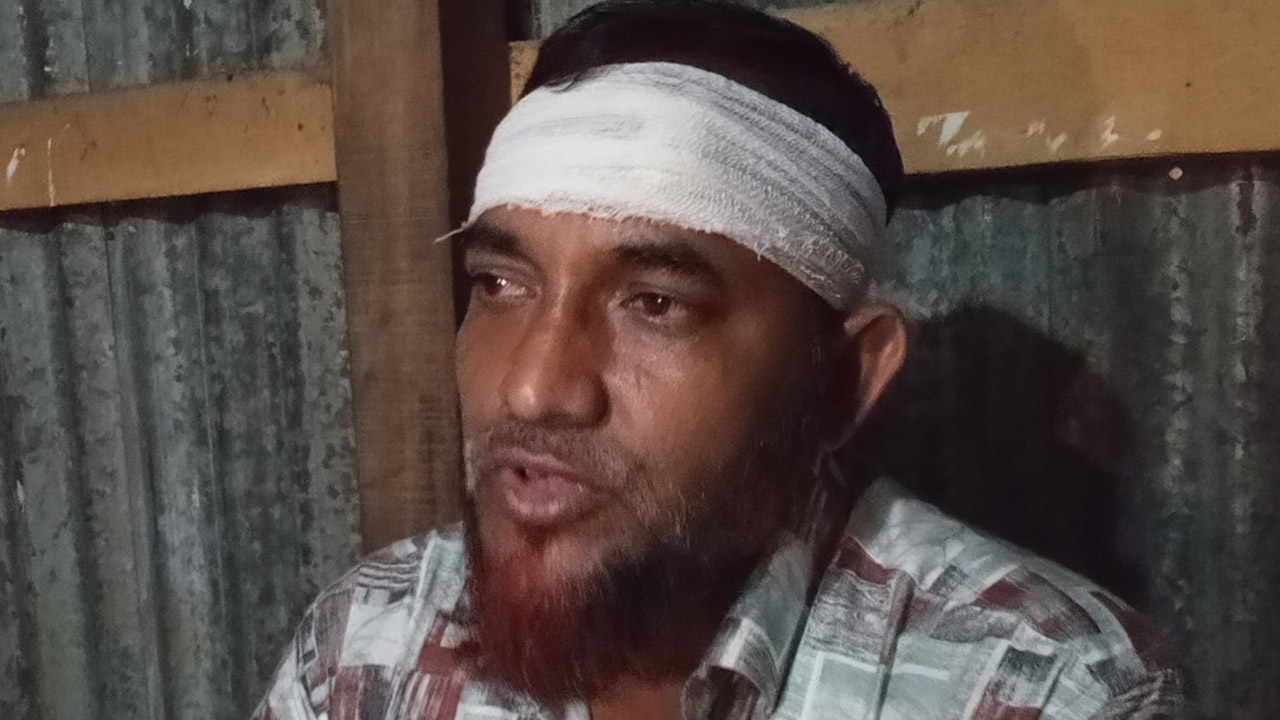 হাসপাতালে ভর্তি আহত শিক্ষক হামিদুর রহমান