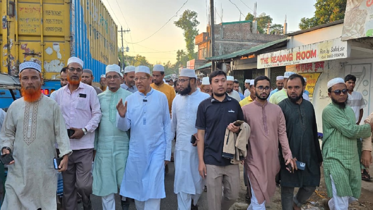 বড় মহেশখালী নতুন বাজারে হামিদুর রহমান আযাদ