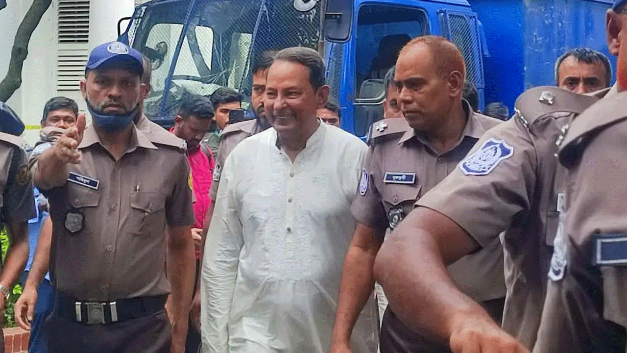 কাঠগড়ায় নেয়া হচ্ছে হাসানুল হক ইনুকে